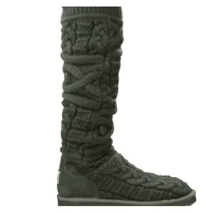 Twisted cable UGG boots